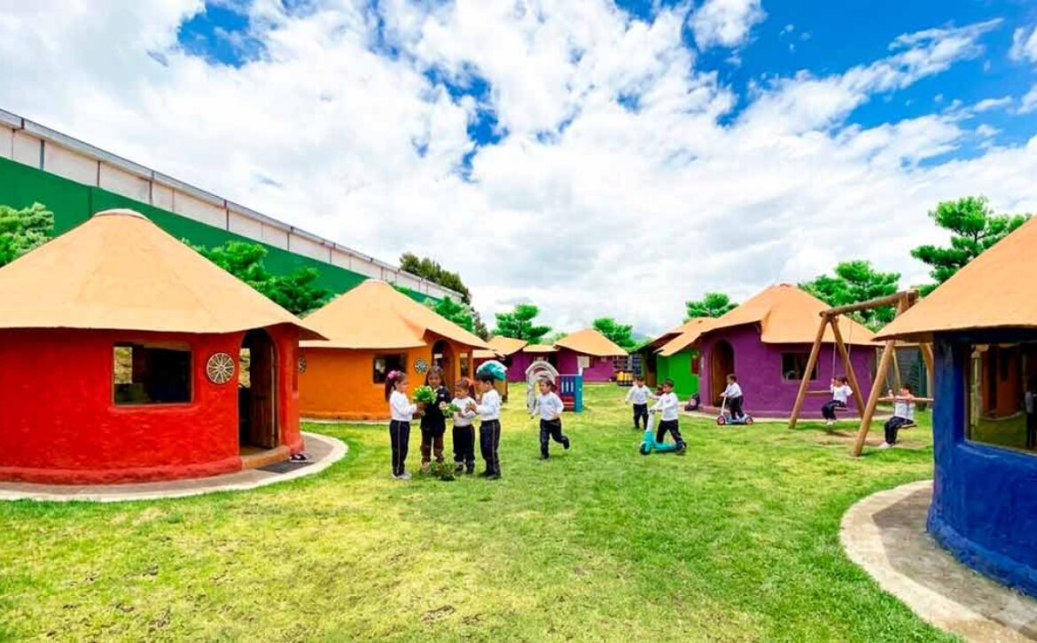 voluntarios-reconstruccion-ecoaldea-colegio-jesss