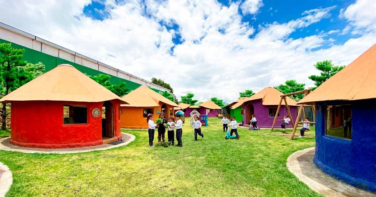 voluntarios-reconstruccion-ecoaldea-colegio-jesss